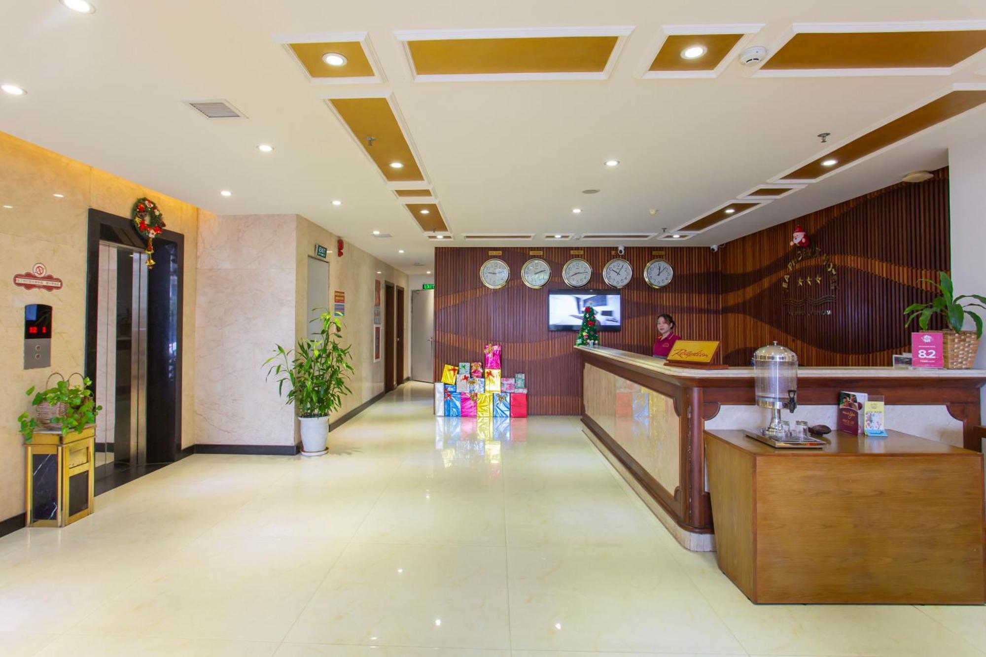 Sea Phoenix Hotel Da Nang Bagian luar foto