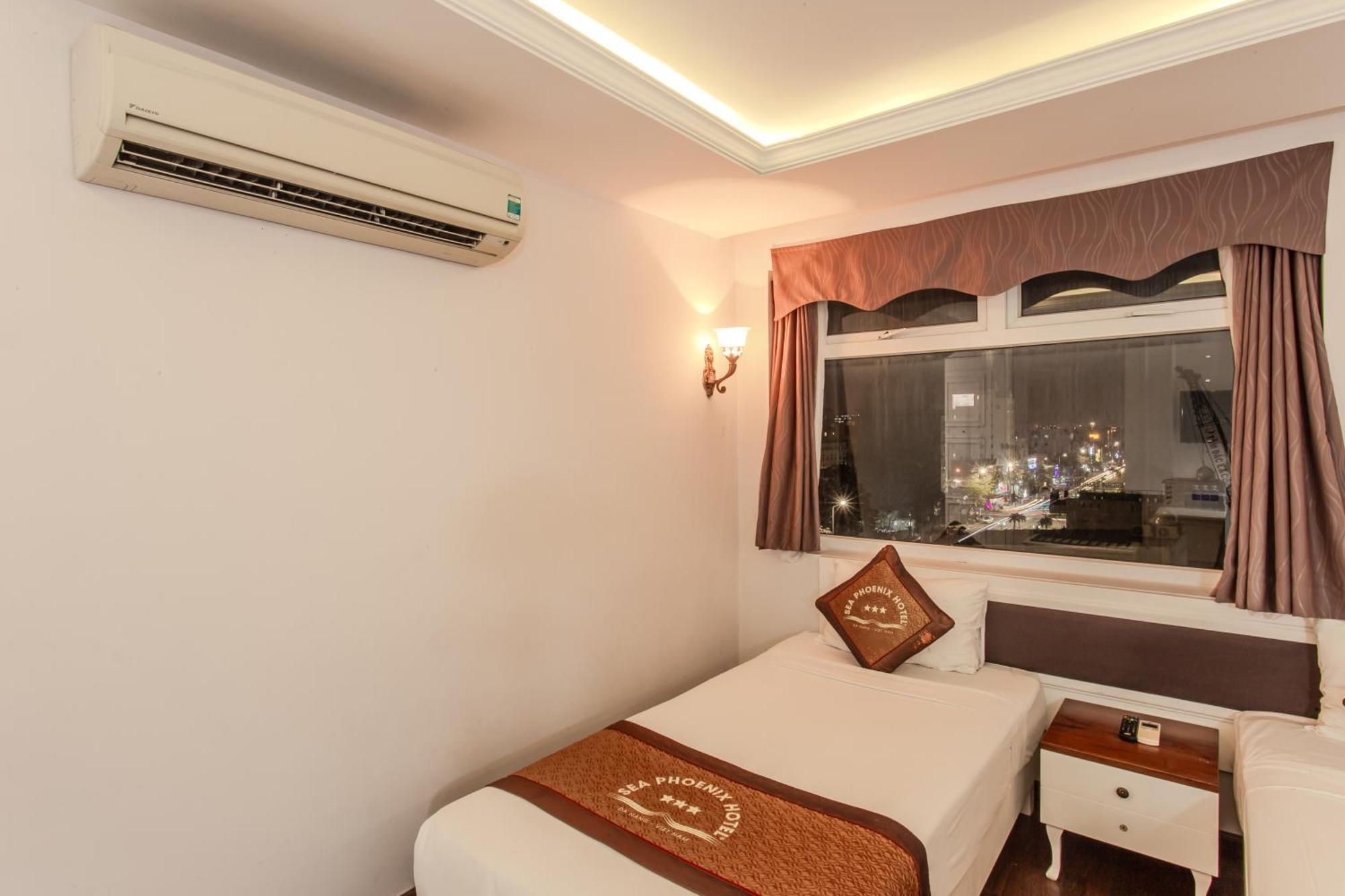 Sea Phoenix Hotel Da Nang Bagian luar foto
